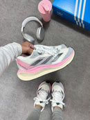 Adizero: Estilo e Desempenho em Tons de Cinza e Rosa (FRETE GRÁTIS)