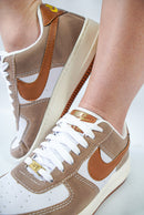 Tênis Air Force 1 Camurça - Marrom e Branco (Frete Grátis)