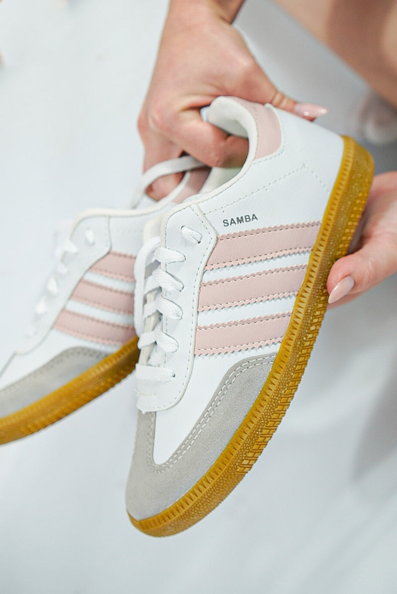 Tênis Samba OG - Branco, Rosa e Sola Caramelo (Frete Grátis)