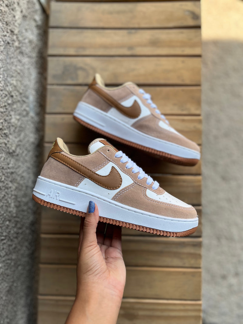 Tênis Air Force 1 Camurça - Marrom e Branco (Frete Grátis)