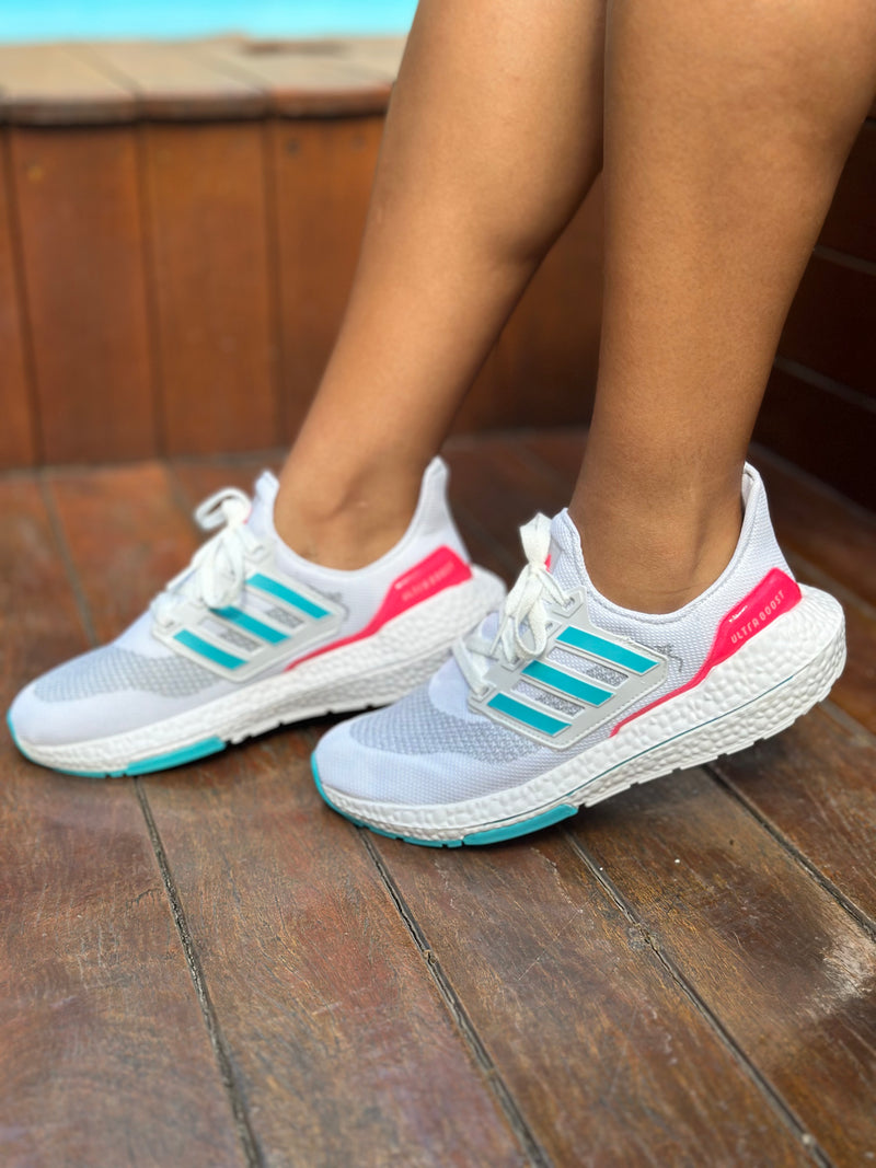 Tênis Ultraboost 21