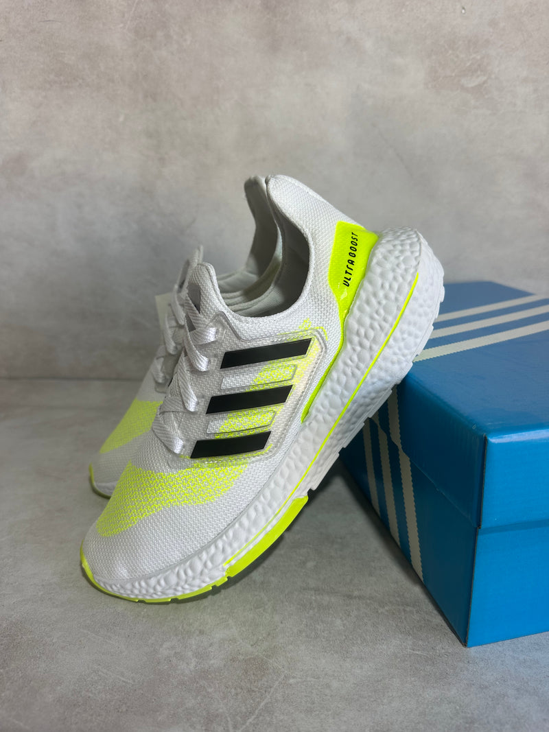 Tênis Ultraboost 21 - Performance e Estilo (Frete Grátis)