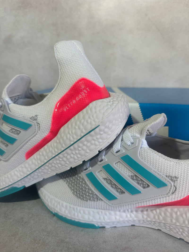 Tênis Ultraboost 21
