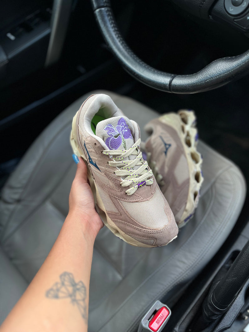 Tênis Flor de Lótus - Bege e Preto (Frete Grátis)