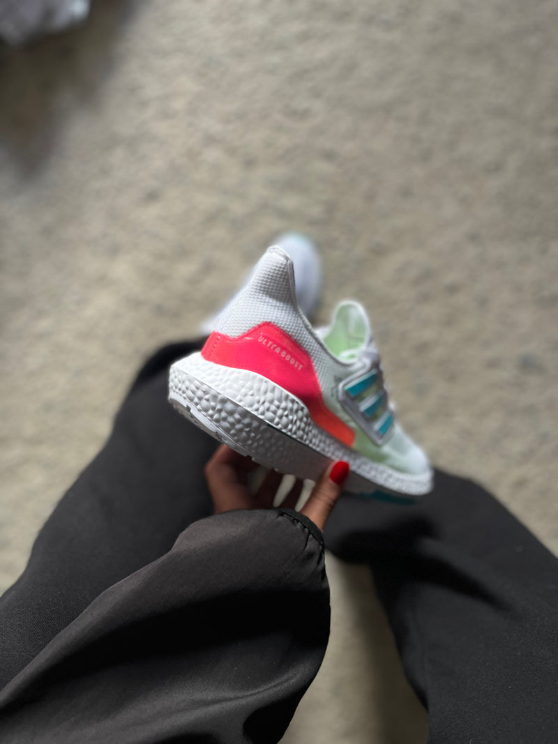 Tênis Ultraboost 21