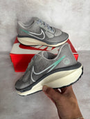 Tênis Vomero 17 - Máximo Conforto - Cinza  (Frete Grátis)