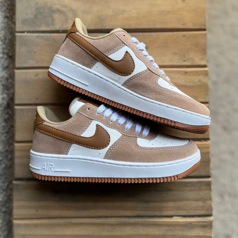 Tênis Air Force 1 Camurça - Marrom e Branco (Frete Grátis)
