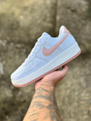 Tênis Air Force 1 - Branco com Sola Rosa (Frete Grátis)