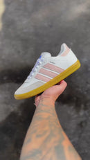 Tênis Samba OG - Branco, Rosa e Sola Caramelo (Frete Grátis)